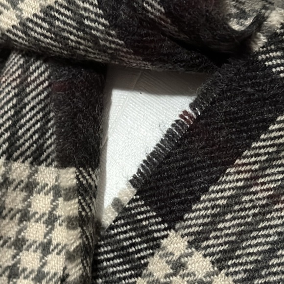 Scarf-Gray Tones Plaid-8x67-EUC-Acrylic - Picture 4 of 14